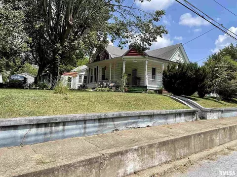 304 E Chestnut St, Anna, IL 62906 photo 2