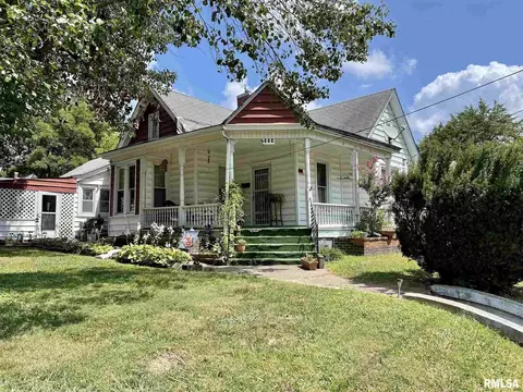 304 E Chestnut St, Anna, IL 62906 photo 1