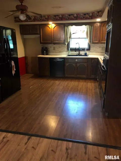 117 N Marshall St, Dix, IL 62830 photo 23
