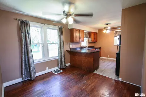 103 9th St, Carmi, IL 62821 photo 6