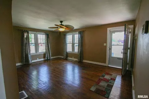 103 9th St, Carmi, IL 62821 photo 7