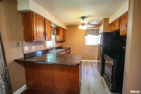103 9th St, Carmi, IL 62821 photo 8