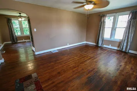 103 9th St, Carmi, IL 62821 photo 5
