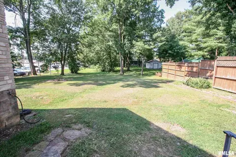 103 9th St, Carmi, IL 62821 photo 4