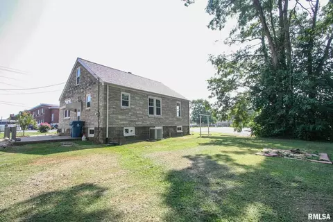 103 9th St, Carmi, IL 62821 photo 3