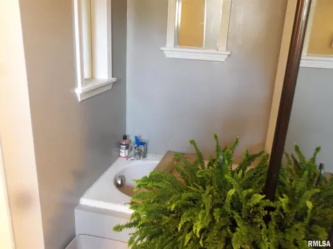 706 S Jesse St, Christopher, IL 62822 photo 12