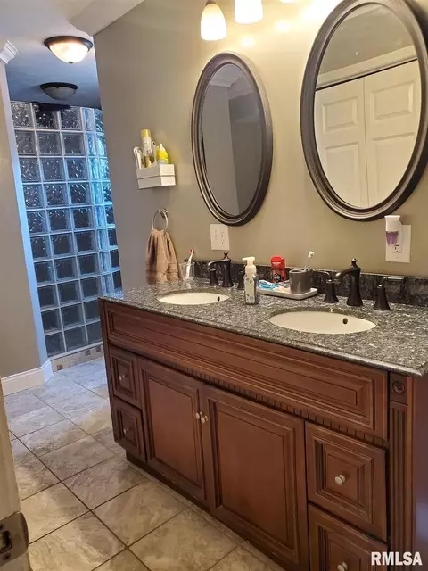 706 S Jesse St, Christopher, IL 62822 photo 11
