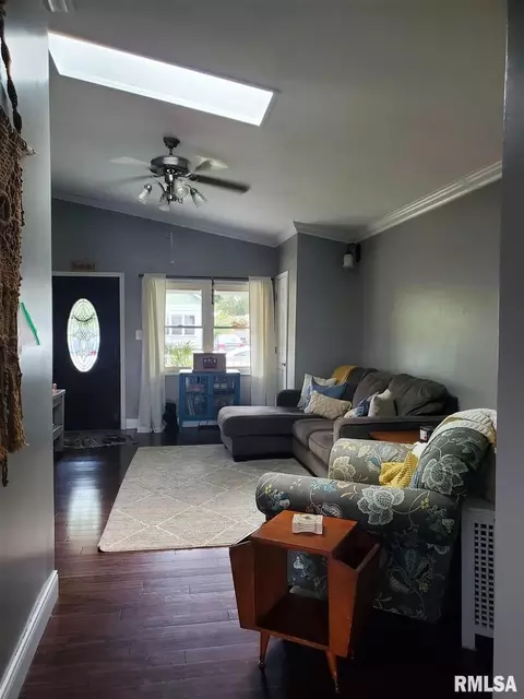706 S Jesse St, Christopher, IL 62822 photo 4