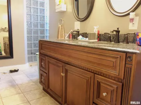 706 S Jesse St, Christopher, IL 62822 photo 17