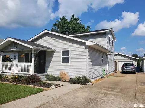 706 S Jesse St, Christopher, IL 62822 photo 1