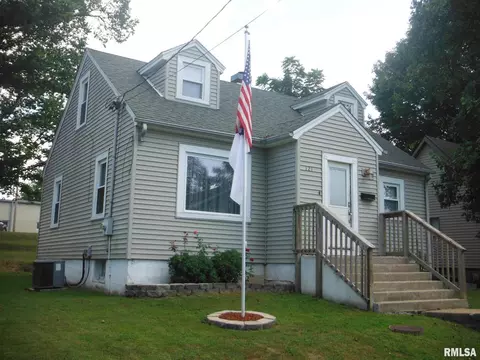 121 Warren St, Anna, IL 62906 photo 2