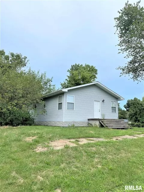 200 W Johnson St, Valier, IL 62891 photo 2
