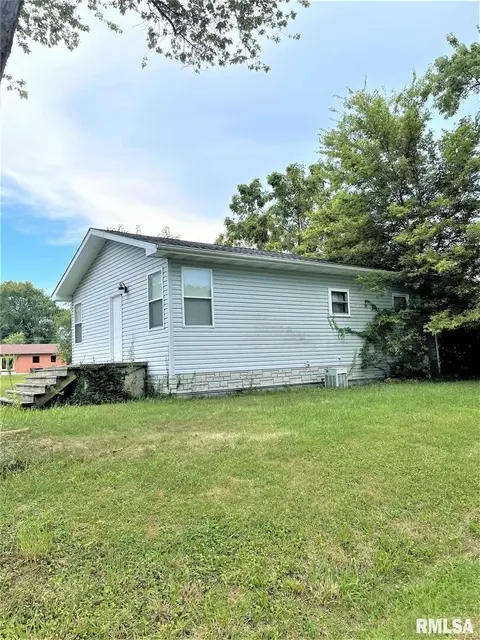 200 W Johnson St, Valier, IL 62891 photo 1