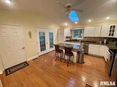 8 Agape Ln, Centralia, IL 62801 photo 7