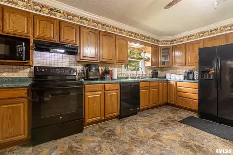 802 E Mckinley Ave, Marion, IL 62959 photo 13