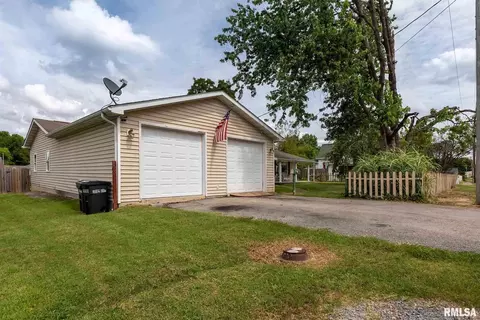 802 E Mckinley Ave, Marion, IL 62959 photo 3