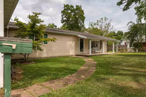 802 E Mckinley Ave, Marion, IL 62959 photo 2