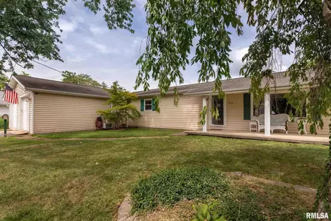 802 E Mckinley Ave, Marion, IL 62959 photo 1