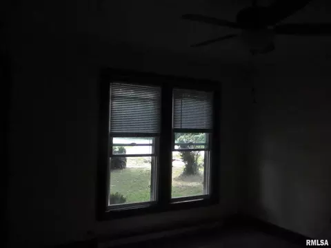 811 S Emma St, Christopher, IL 62822 photo 5