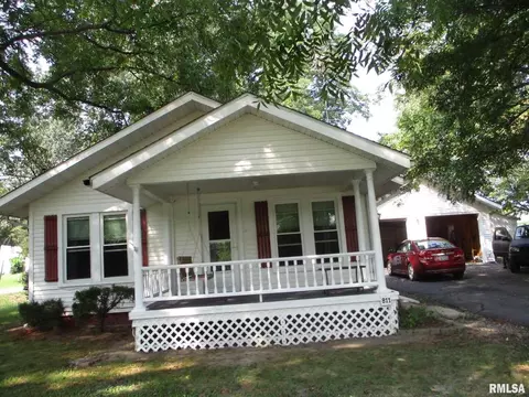 811 S Emma St, Christopher, IL 62822 photo 2