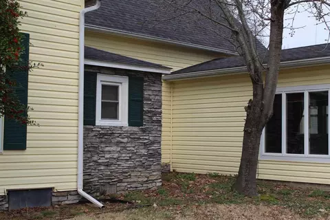 1400 Mchaney St, Eldorado, IL 62930 photo 2