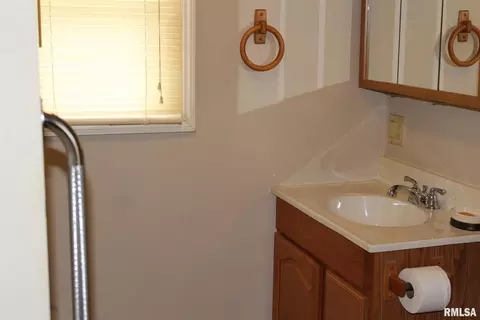 1400 Mchaney St, Eldorado, IL 62930 photo 9