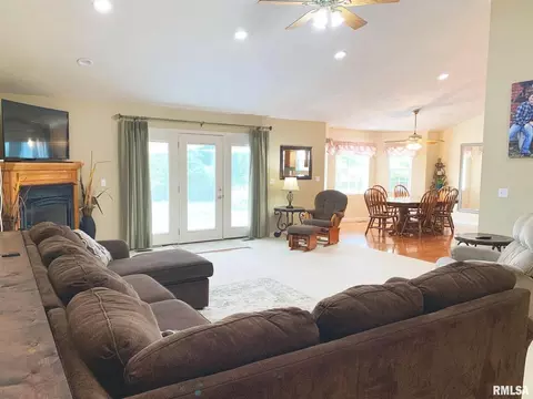 3029 Pine Ridge Dr, Herrin, IL 62948 photo 5
