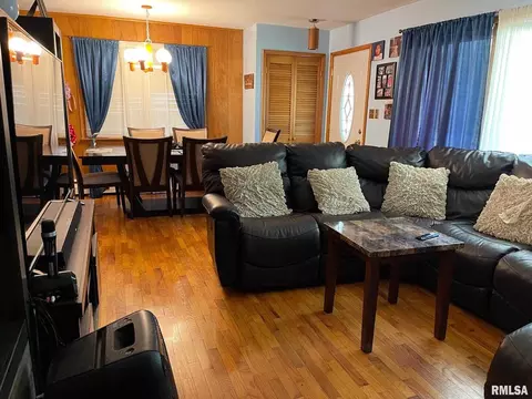1008 N Maple St, Benton, IL 62812 photo 11