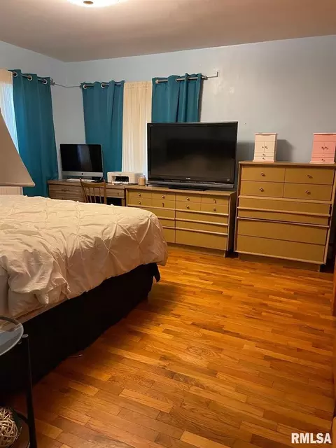 1008 N Maple St, Benton, IL 62812 photo 19