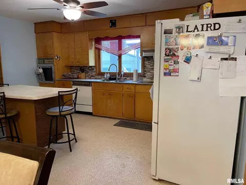 1008 N Maple St, Benton, IL 62812 photo 12