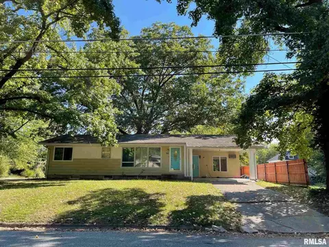 1008 N Maple St, Benton, IL 62812 photo 1