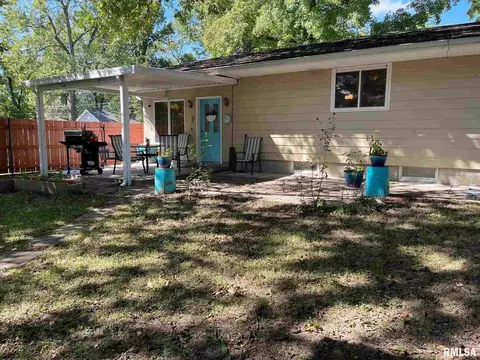 1008 N Maple St, Benton, IL 62812 photo 7