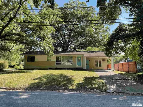1008 N Maple St, Benton, IL 62812 photo 2