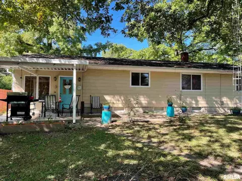 1008 N Maple St, Benton, IL 62812 photo 8
