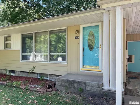1008 N Maple St, Benton, IL 62812 photo 5