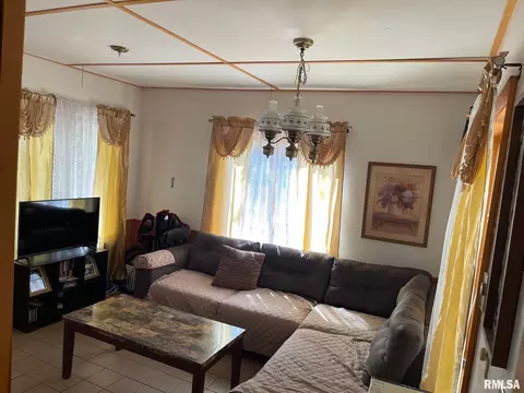 1008 N Maple St, Benton, IL 62812 photo 16