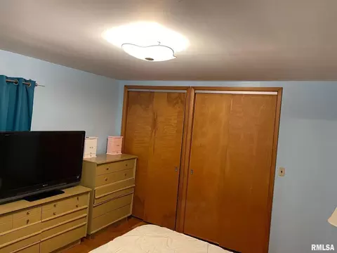 1008 N Maple St, Benton, IL 62812 photo 22