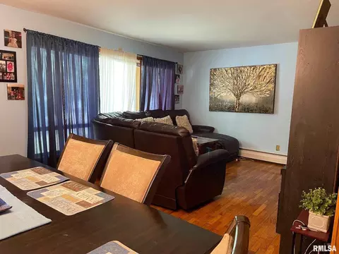 1008 N Maple St, Benton, IL 62812 photo 9
