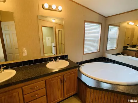 1110 Taylor St, Eldorado, IL 62930 photo 19