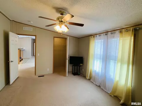 1110 Taylor St, Eldorado, IL 62930 photo 16