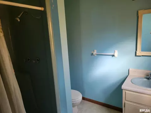 1208 N Maple St, Benton, IL 62812 photo 14