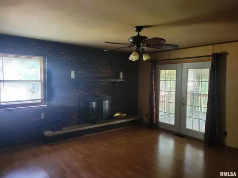 1208 N Maple St, Benton, IL 62812 photo 7