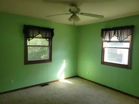 1208 N Maple St, Benton, IL 62812 photo 10