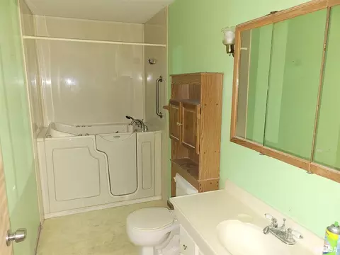 1208 N Maple St, Benton, IL 62812 photo 9