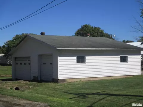109 W Main St, Buckner, IL 62819 photo 3