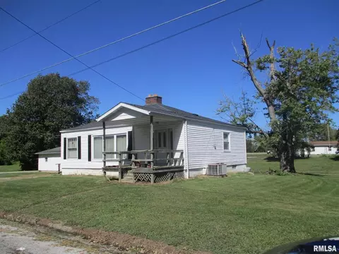 109 W Main St, Buckner, IL 62819 photo 1