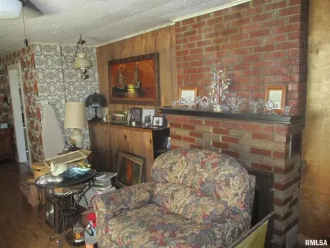 109 W Main St, Buckner, IL 62819 photo 19