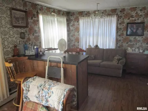 109 W Main St, Buckner, IL 62819 photo 7