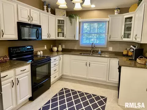 514 Villa Dr, Marion, IL 62959 photo 9