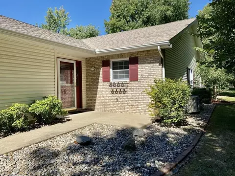 514 Villa Dr, Marion, IL 62959 photo 1